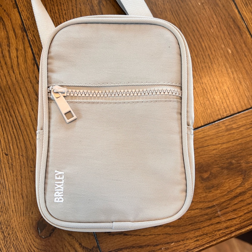 Brixley Bag Crossbody Sling in Fog